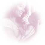 Madre cogiendo a su bebé en brazos